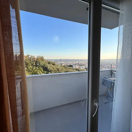 Casa Dajti - Quiet Mountain View, Fast Wi-fi Apartment Tirana