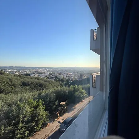 Casa Dajti - Quiet Mountain View, Fast Wi-fi Apartment Tirana